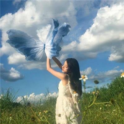 社交平台实拍：老艺术家孙女豪车代步炫富，学校展开调查